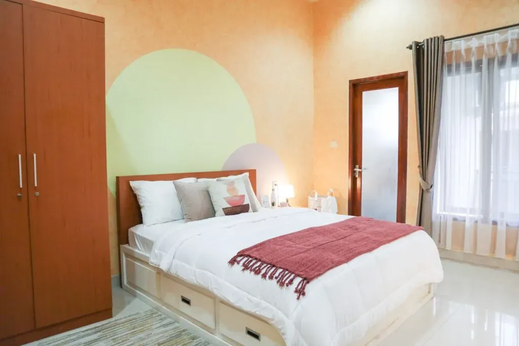 10 Inspirasi Desain Kamar Warna Coklat untuk Kesan Elegan
